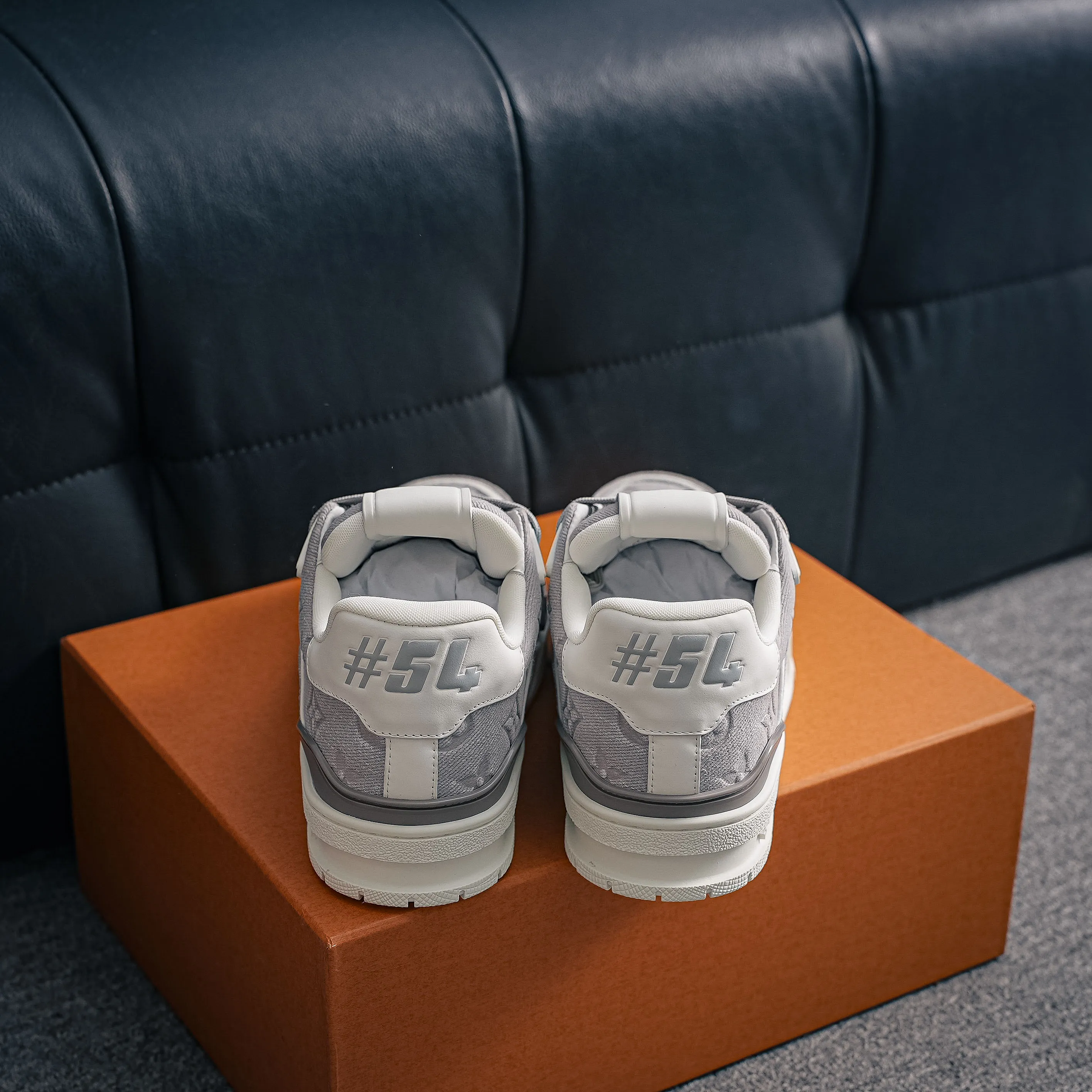 # LV- - trainer 2026 New Arrival 1：1 ！！ Shoes Cowhide Leather ， LOGO ， Breathable ， 。